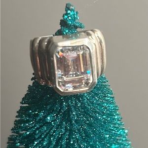 Vintage silver cubic zirconia ring